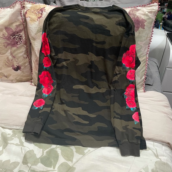 VS PINK floral Camo campus tee - Picture 3 of 3